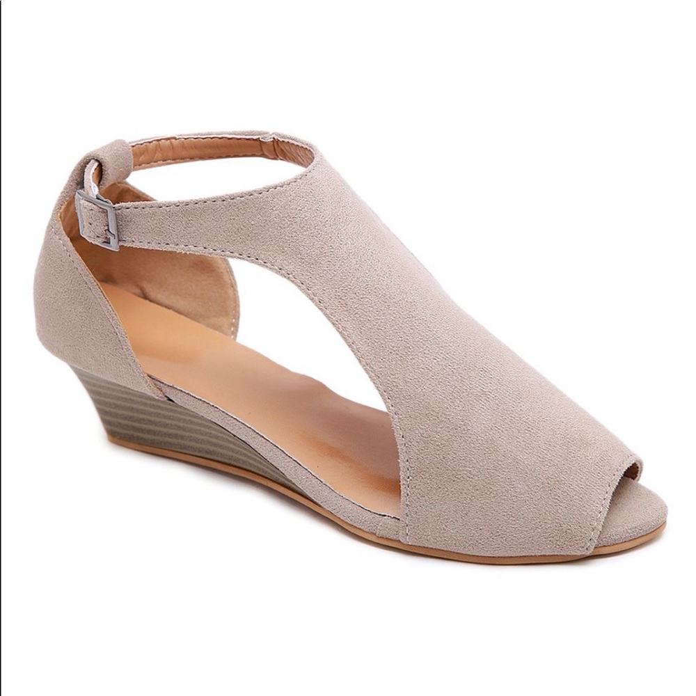 Brand new wedge sandal - size 9